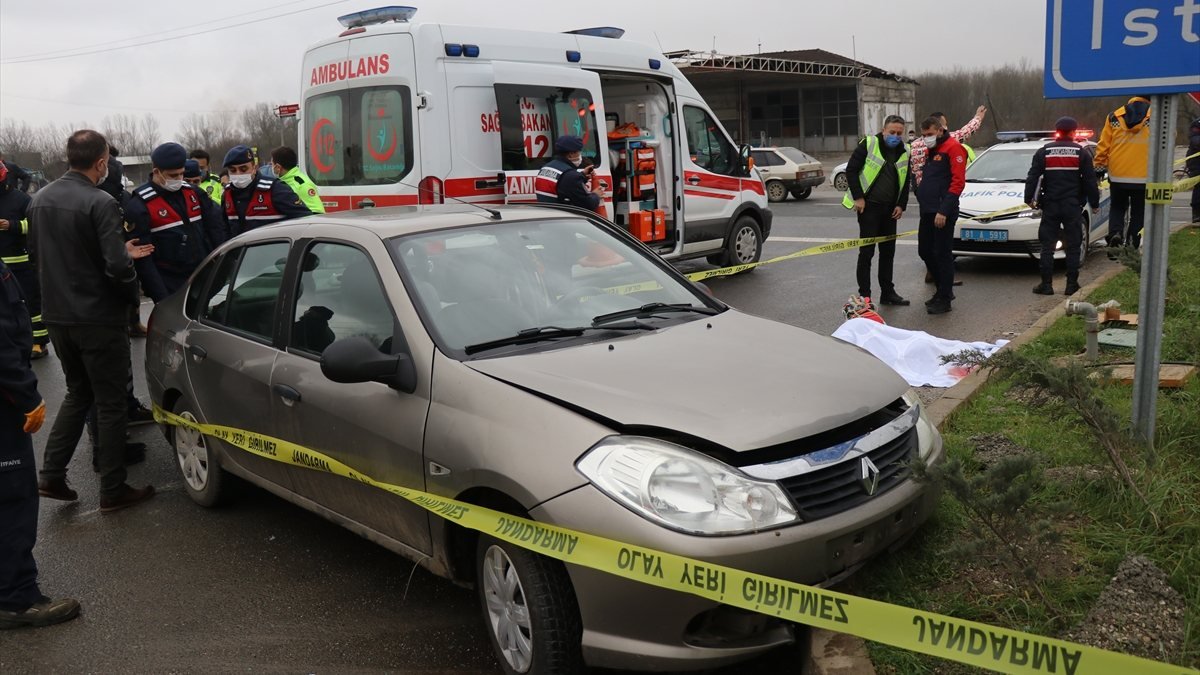 Düzce'de ambulans ile otomobilin çarpışma anı