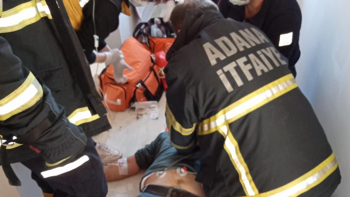 Adana'da asansörde sıkışan işçi, kalp masajıyla hayata döndü