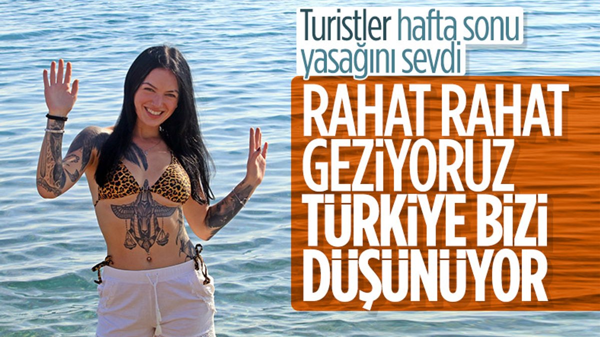 Antalya'daki turistlerin deniz keyfi