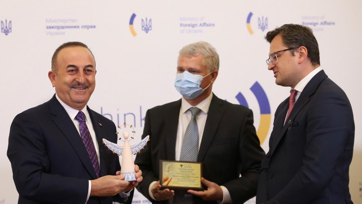 Çavuşoğlu, 'İyilik Meleği' ödülü aldı