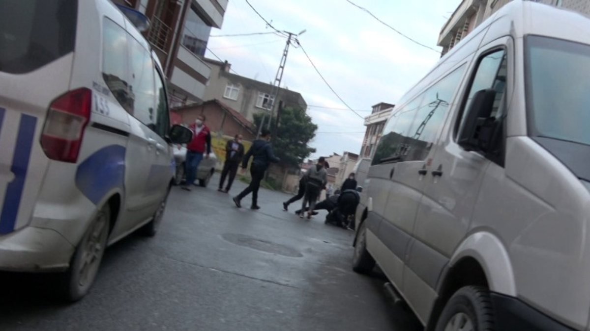 Arnavutköy’de iki aile arasında yumruklu kavga kamerada