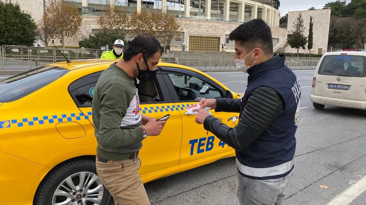 Beşiktaş'ta eski otobüs biletiyle denetimden geçmeye çalışırken yakalandı