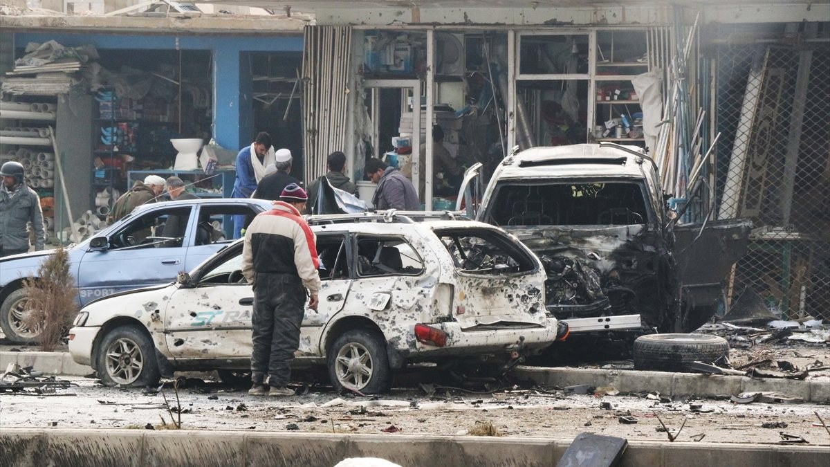 Kabil'de milletvekilinin konvoyuna saldırı