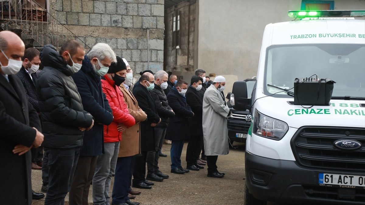 Ahmet Erdoğan'ın cenazesi, Rize'de toprağa verildi