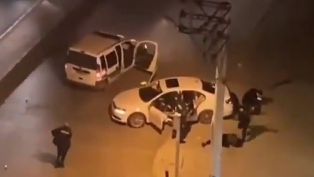 İzmir'de kaçan sürücüye tekme atan polis açığa alındı