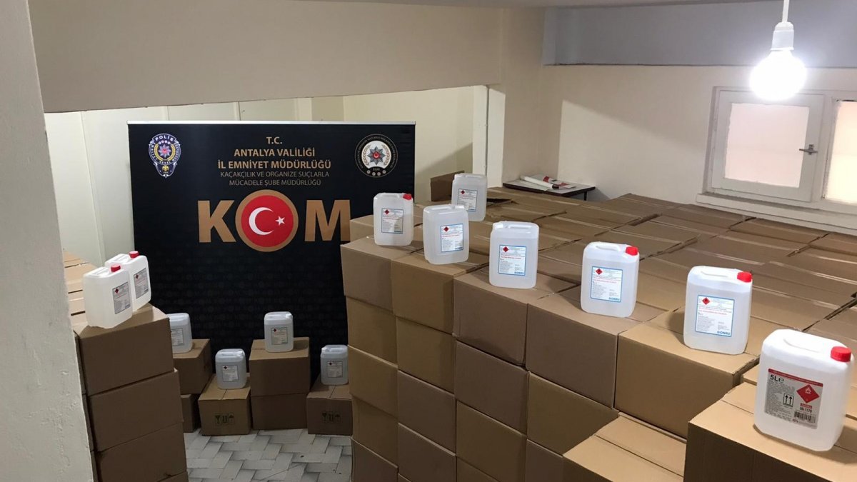 Antalya'da 15,5 ton sahte içki yılbaşı öncesi piyasaya sürülmeden yakalandı