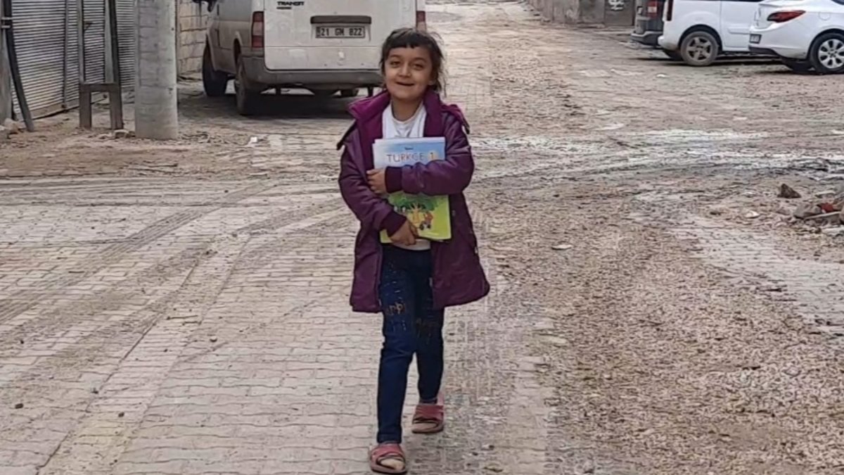 Mardin'deki öğrenci, ders için her gün 1 kilometre yürüyor