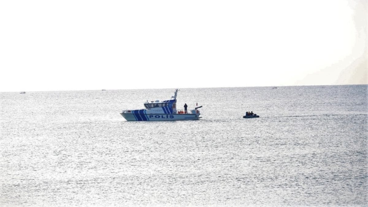 Antalya'da balıkçı teknesi alabora oldu