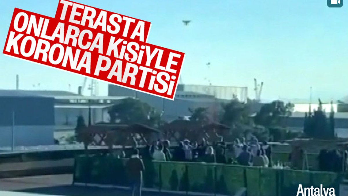 Antalya'da terasta konfetili 'korona' partisi