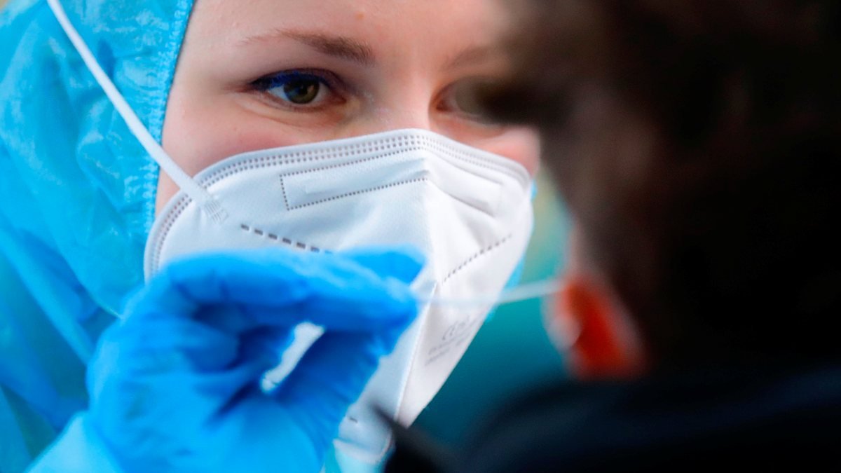 ABD, İngiltere'den gelen yolculara negatif koronavirüs test sonucu şartı getirdi