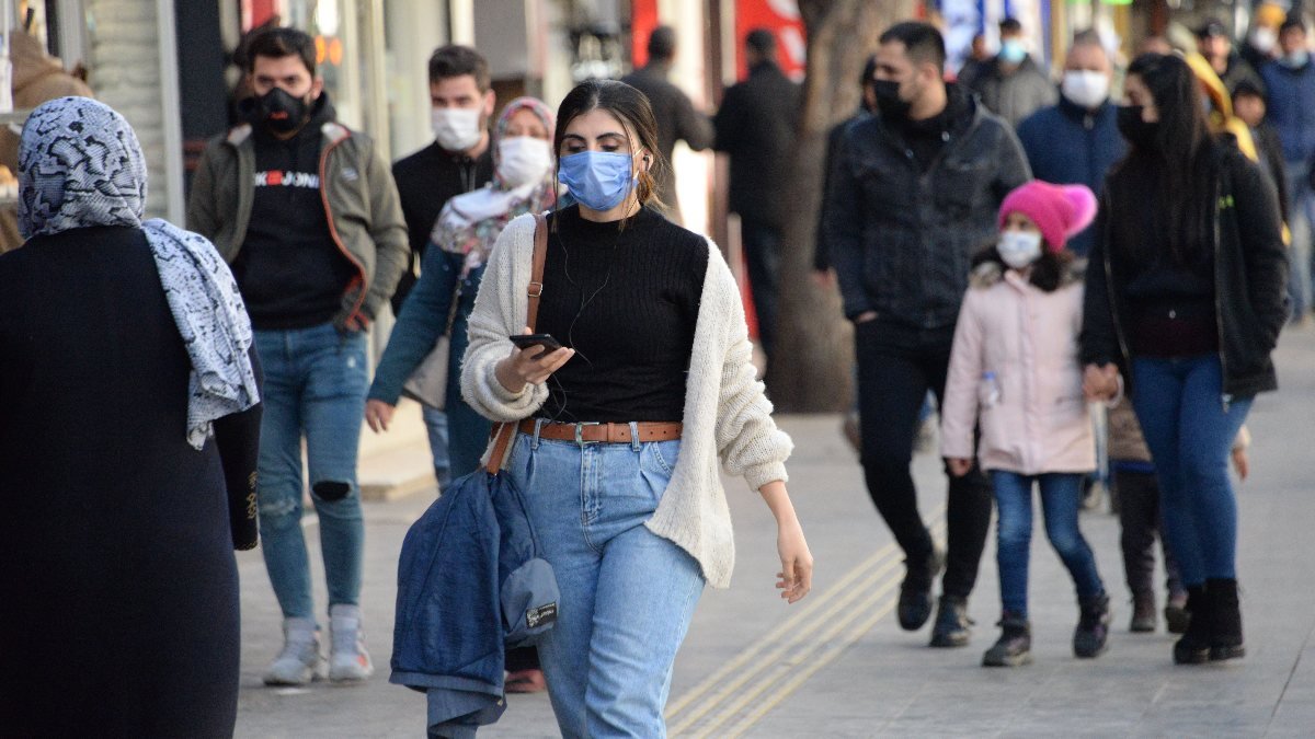 Maske takmak soğuk havalarda yüz felci riskini azaltıyor