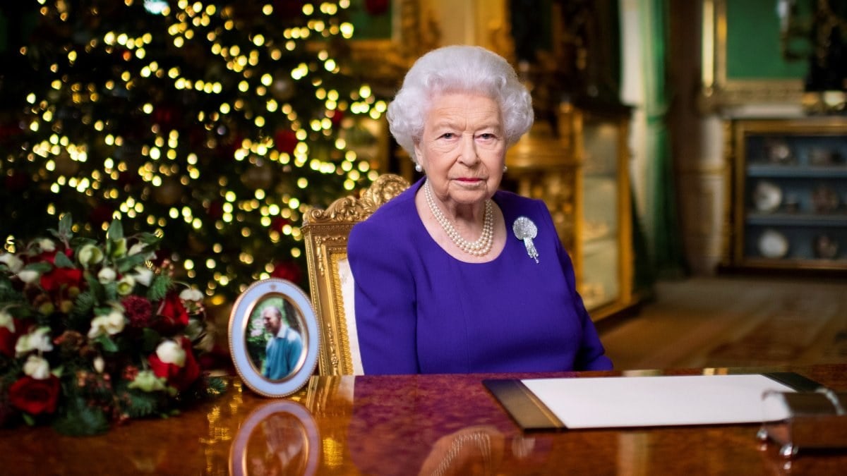 İngiltere Kraliçesi 2'nci Elizabeth, ulusa seslendi