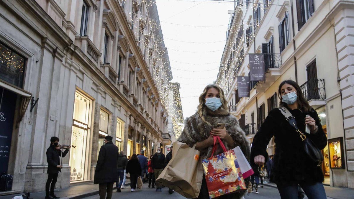 İtalya'da son 24 saatte koronavirüse bağlı 305 ölüm