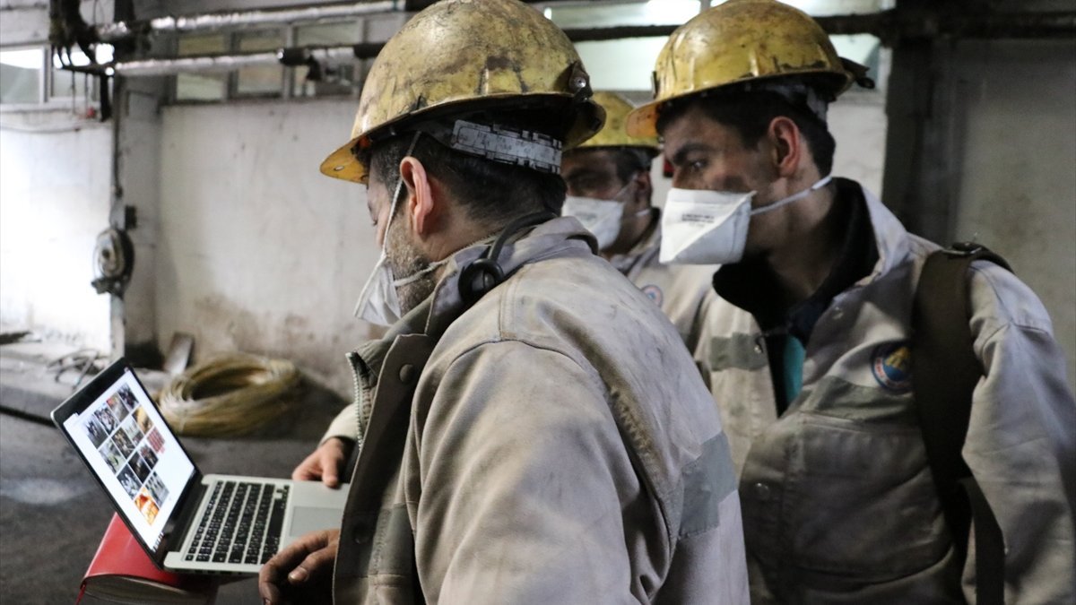Zonguldak'ta madenciler, Yılın Fotoğrafları oylamasına katıldı