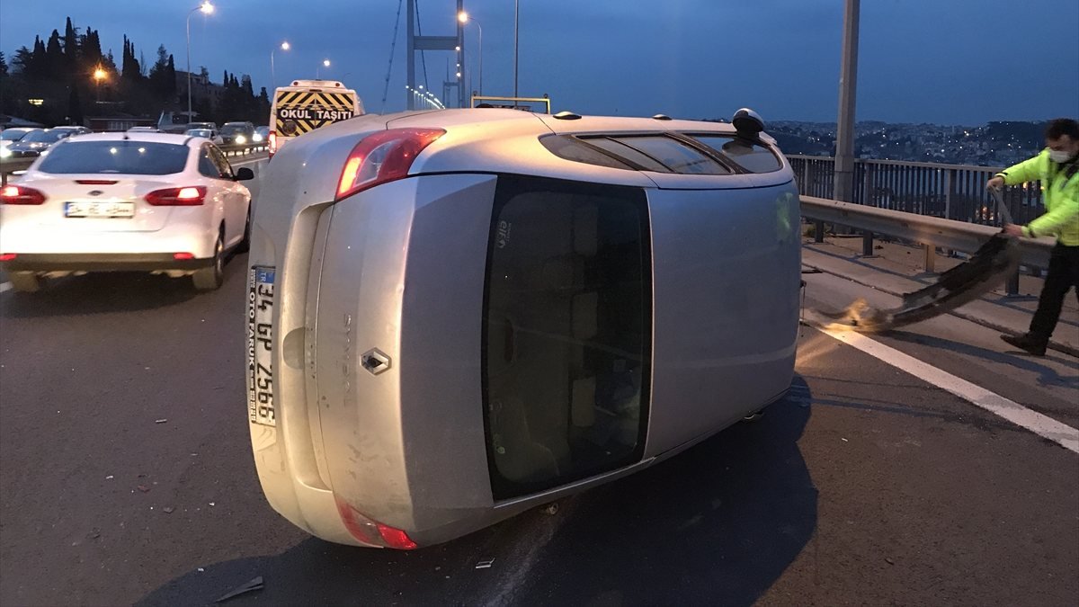 15 Temmuz Şehitler Köprüsü'ndeki kaza trafiği kilitledi