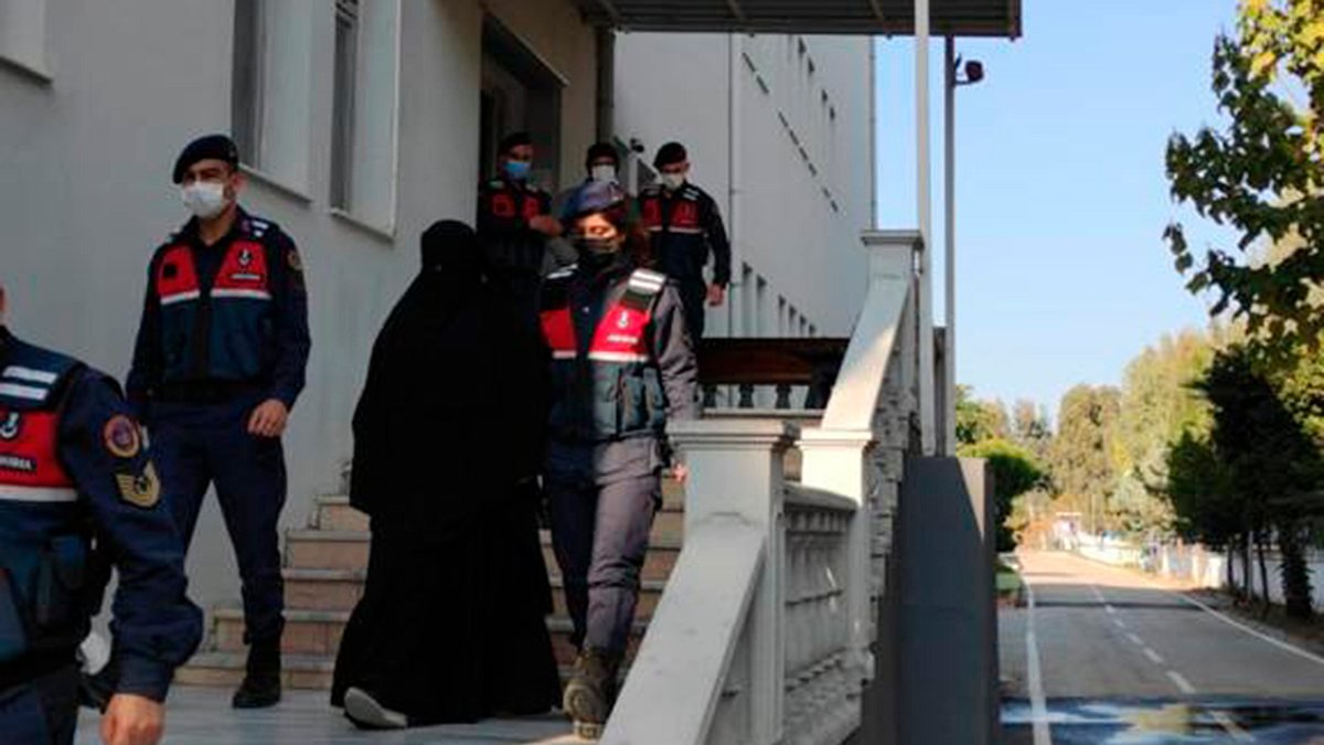 Adana'da DEAŞ propagandası yapan 2 şüpheliye gözaltı