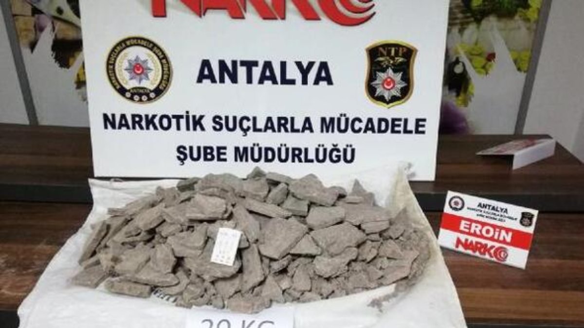 Antalya’da 1 yılda 478 kilo 671 gram uyuşturucu madde ele geçirildi
