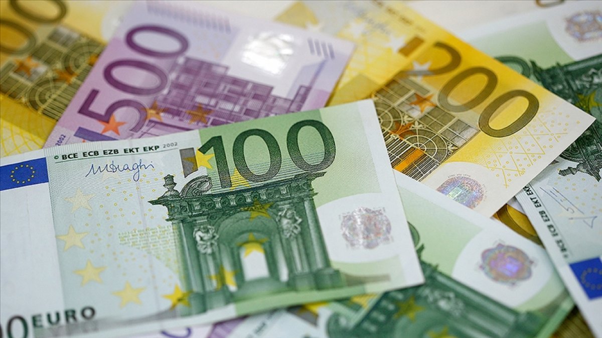 Euro 20 Kasım'dan bu yana ilk kez 9 liranın altına geriledi