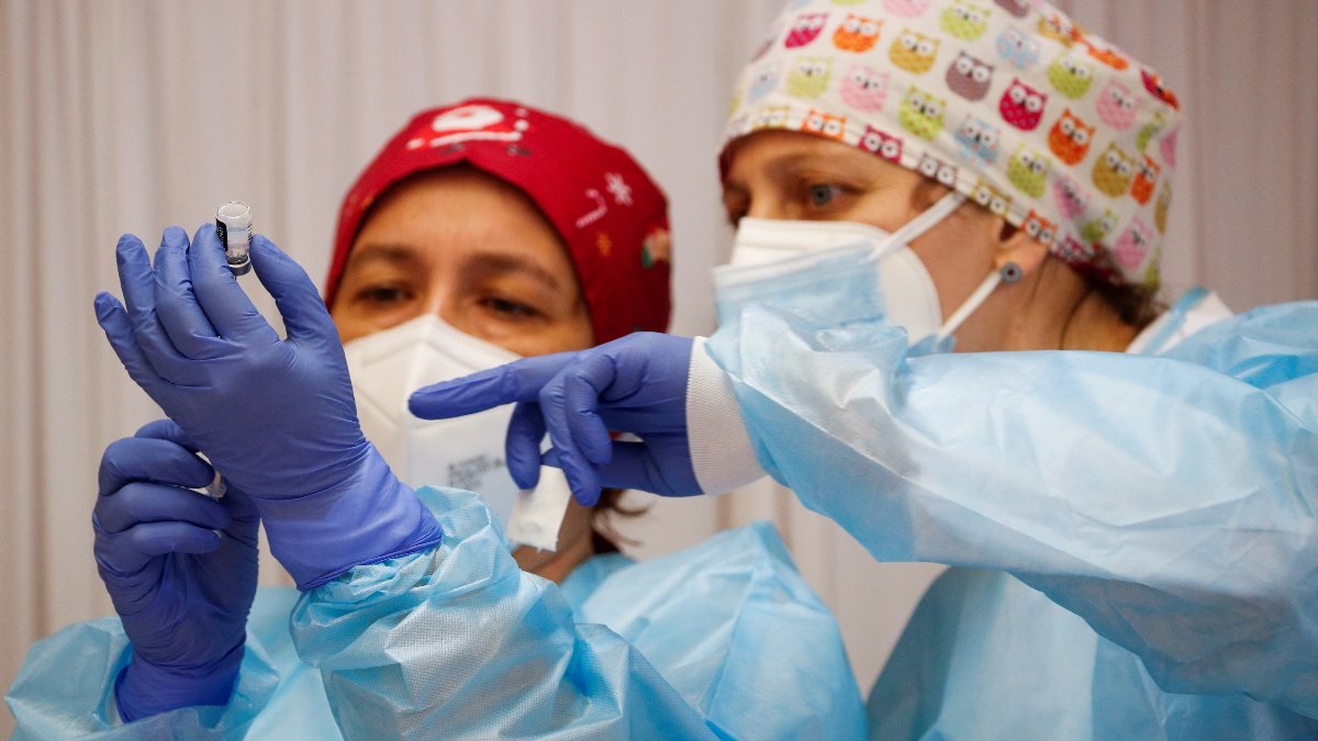 İspanya, koronavirüs aşısını reddedenleri kayıt altına alacak