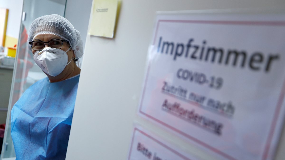 Almanya'da 1129 kişi, koronavirüsten hayatını kaybetti