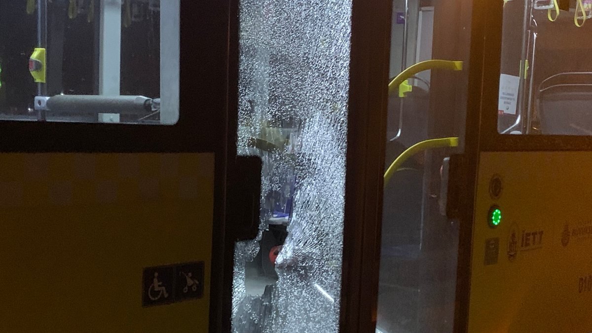 Kağıthane'de İETT otobüslerine saldırı