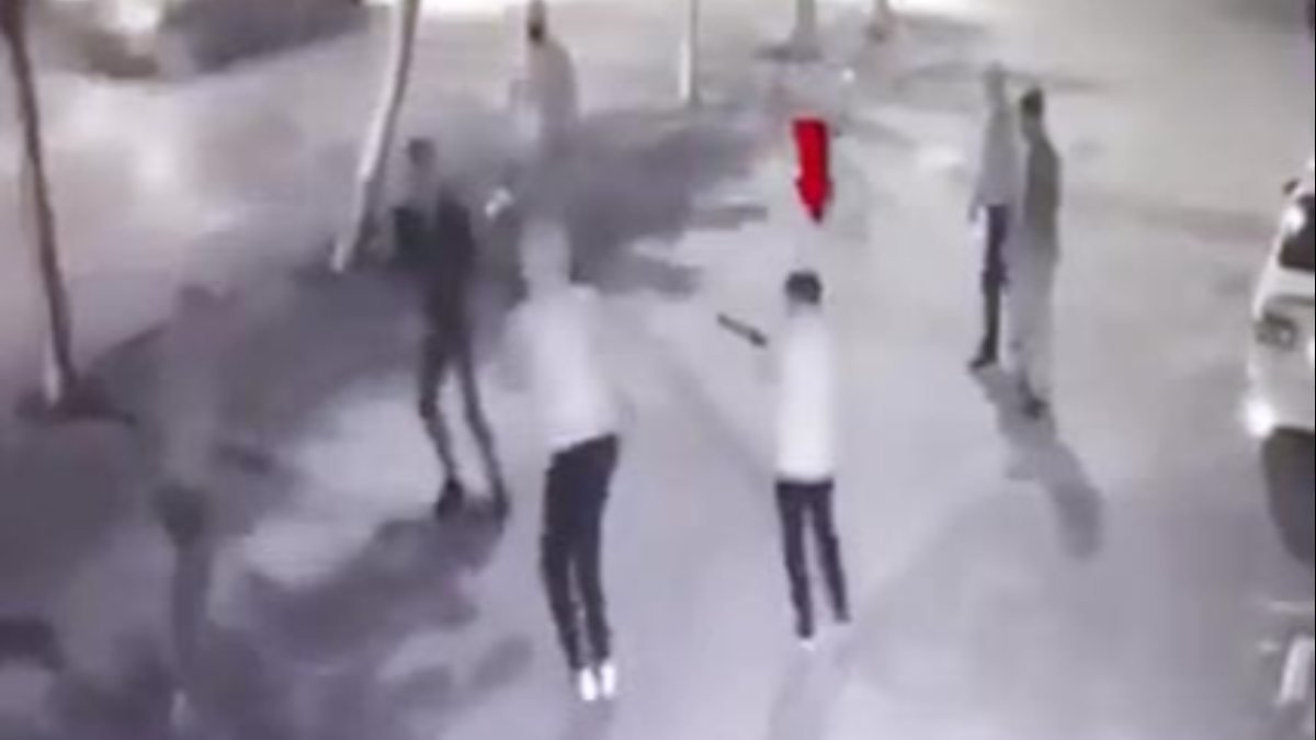 Gaziantep'te telefonunu vermeyen genci dövüp, tüfekle vurdular