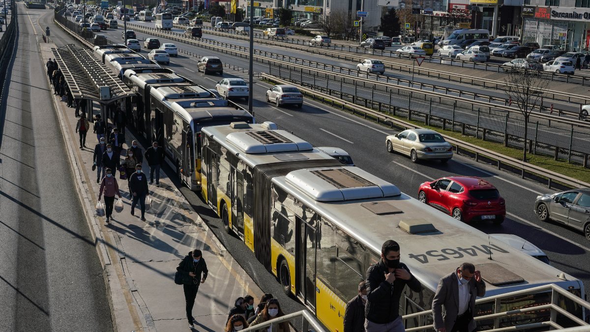 İstanbul'da yeni yıl trafiği başladı