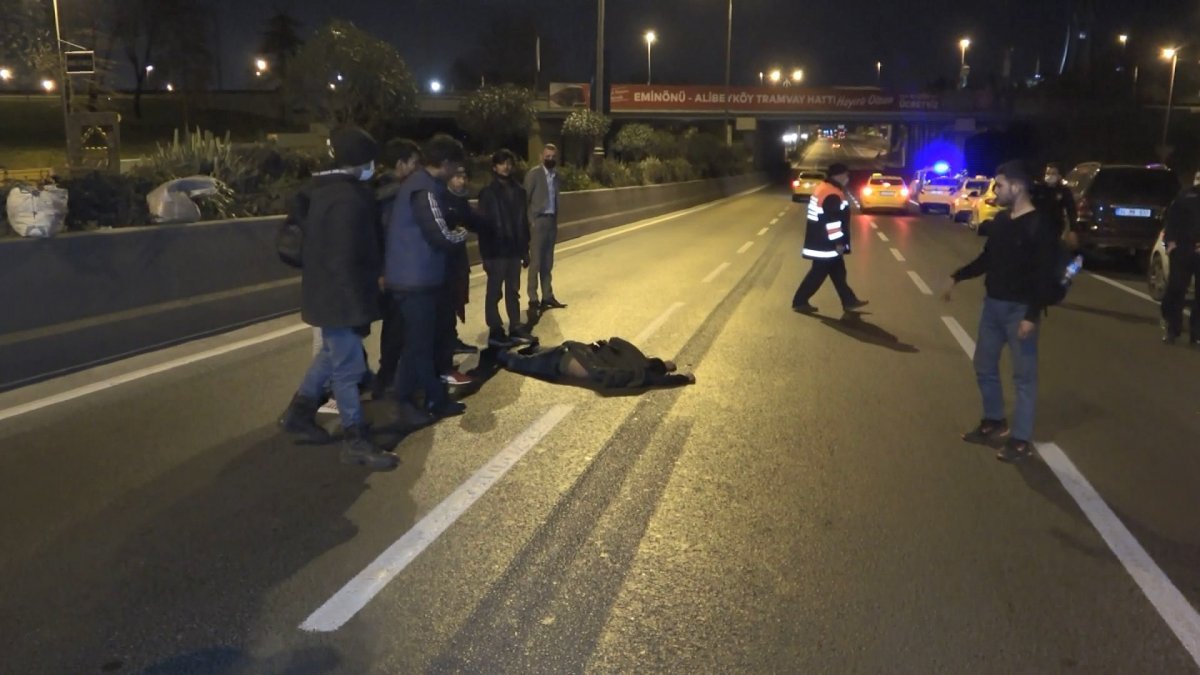 Zeytinburnu'nda yolun karşısına geçmek isterken metrelerce savruldu
