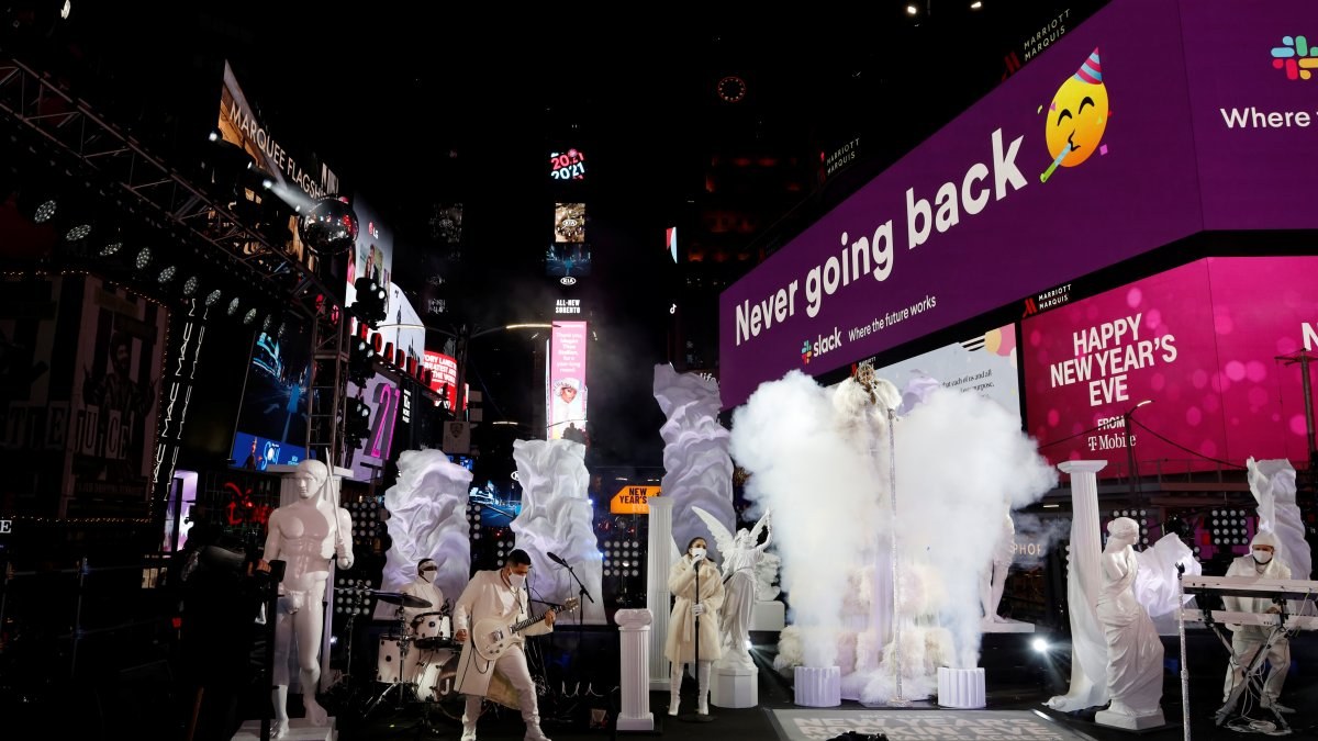 New York Times Meydanı’nda koronavirüs gölgesinde kutlama