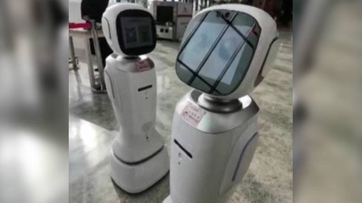 Çin’de iki robotun tartıştığı anlar sosyal medyada gündem oldu
