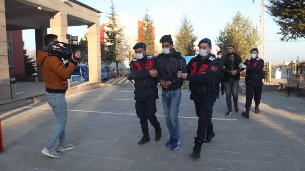 Kırşehir'de tecavüz edip öldürdükleri 2 genci gömen şüpheliler: İyi çekin