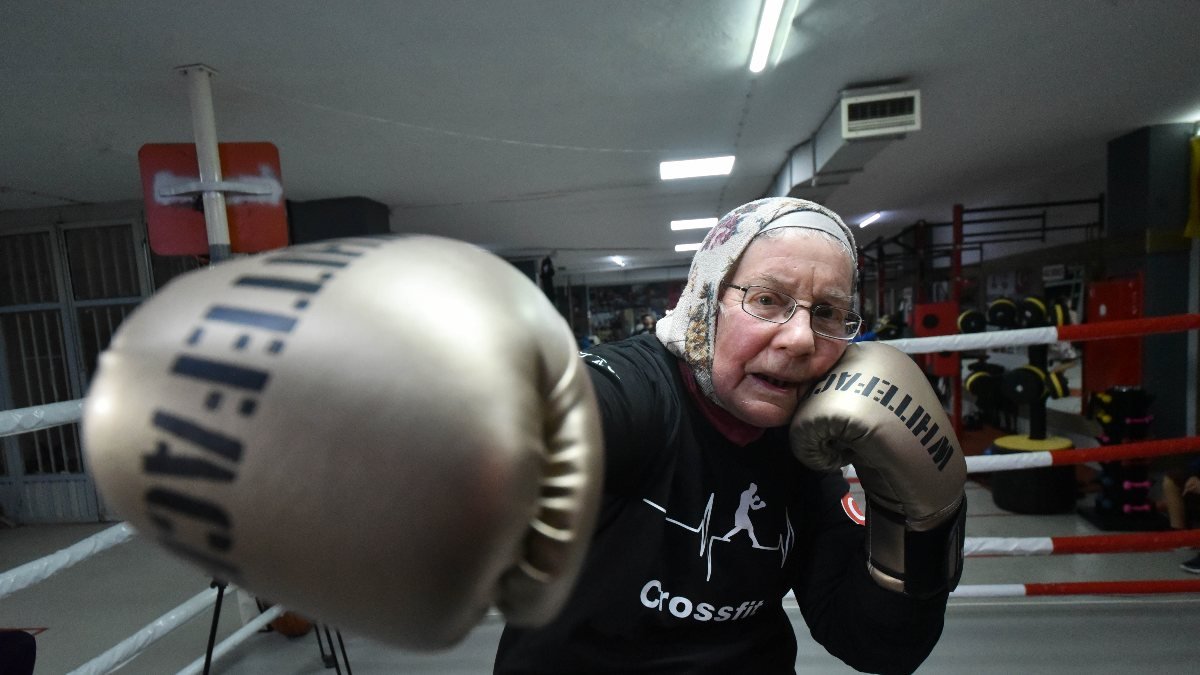 Antalya'da yaşayan 75 yaşındaki Belçikalı boksör Naciye Hanım