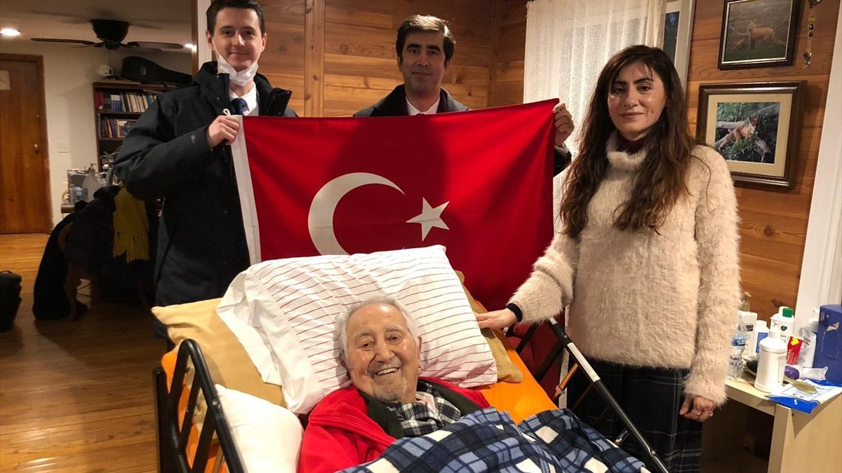 ABD'de yaşayan İlhan Başgöz, ambulans uçakla Türkiye'ye getirildi