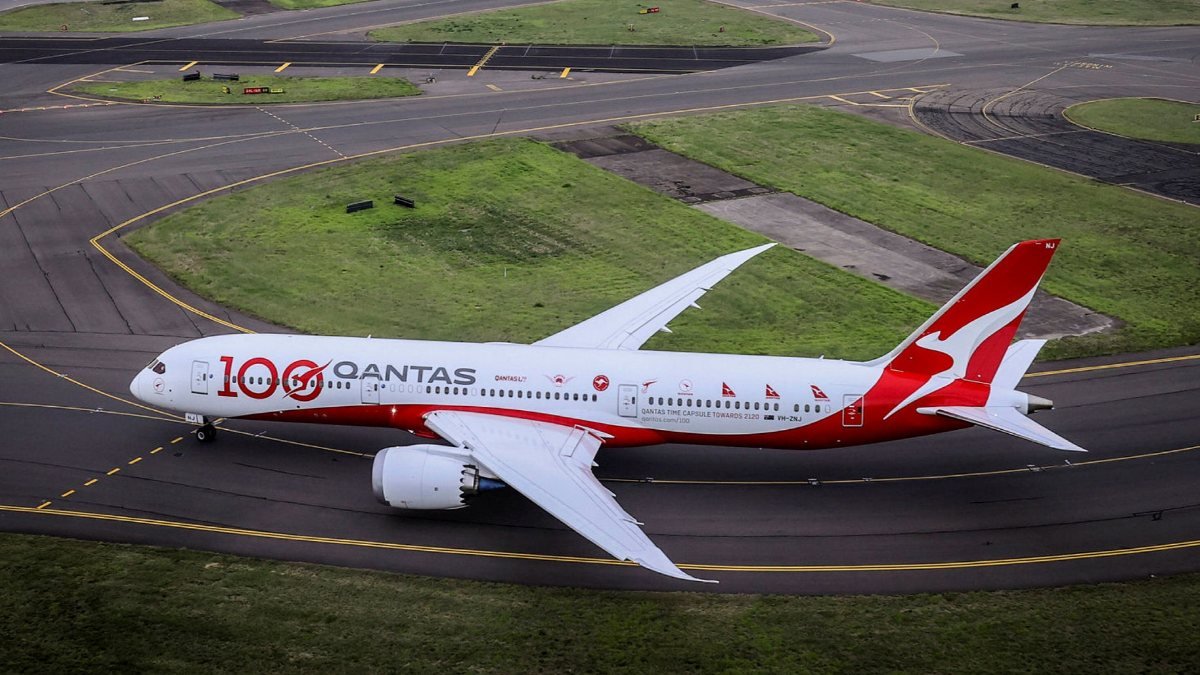 Qantas Hava Yolları'ndan uçuş için koronavirüs aşısı şartı