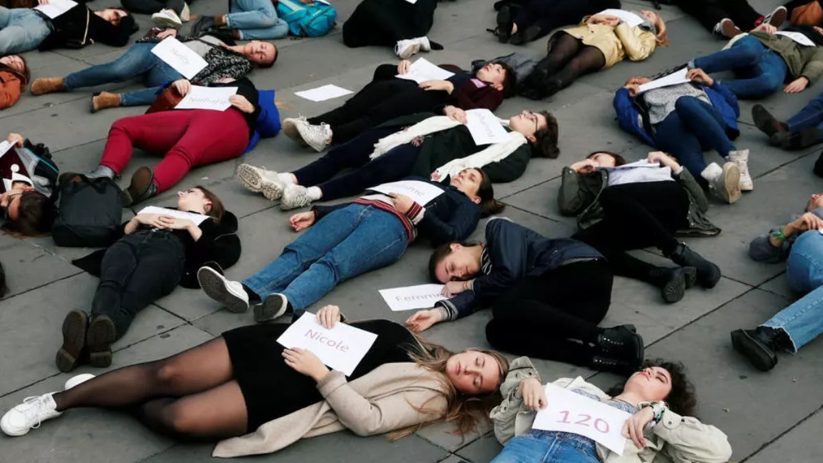 Fransa'da her 3 günde 1 kadın öldürüldü