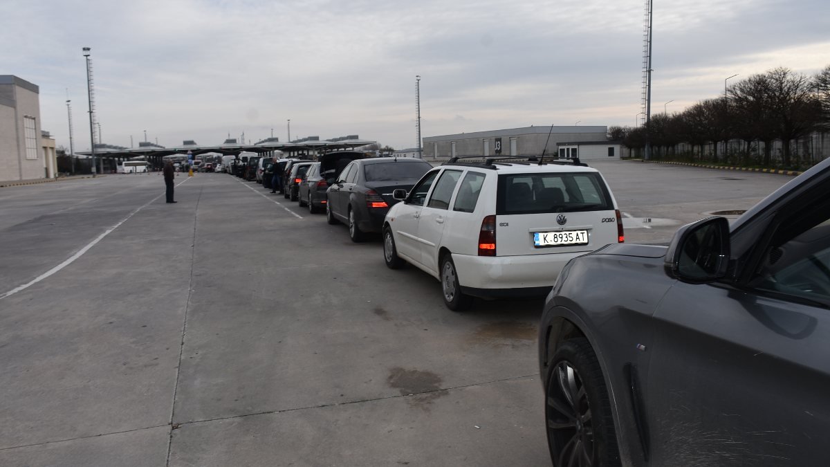 Kapıkule'de, Bulgar turistler uzun araç kuyruğu oluşturdu