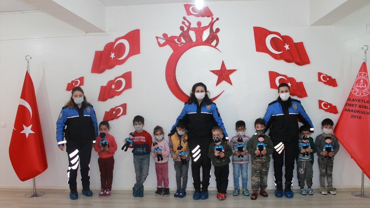 Şırnak'ta polisler anaokulu öğrencileriyle bir araya geldi