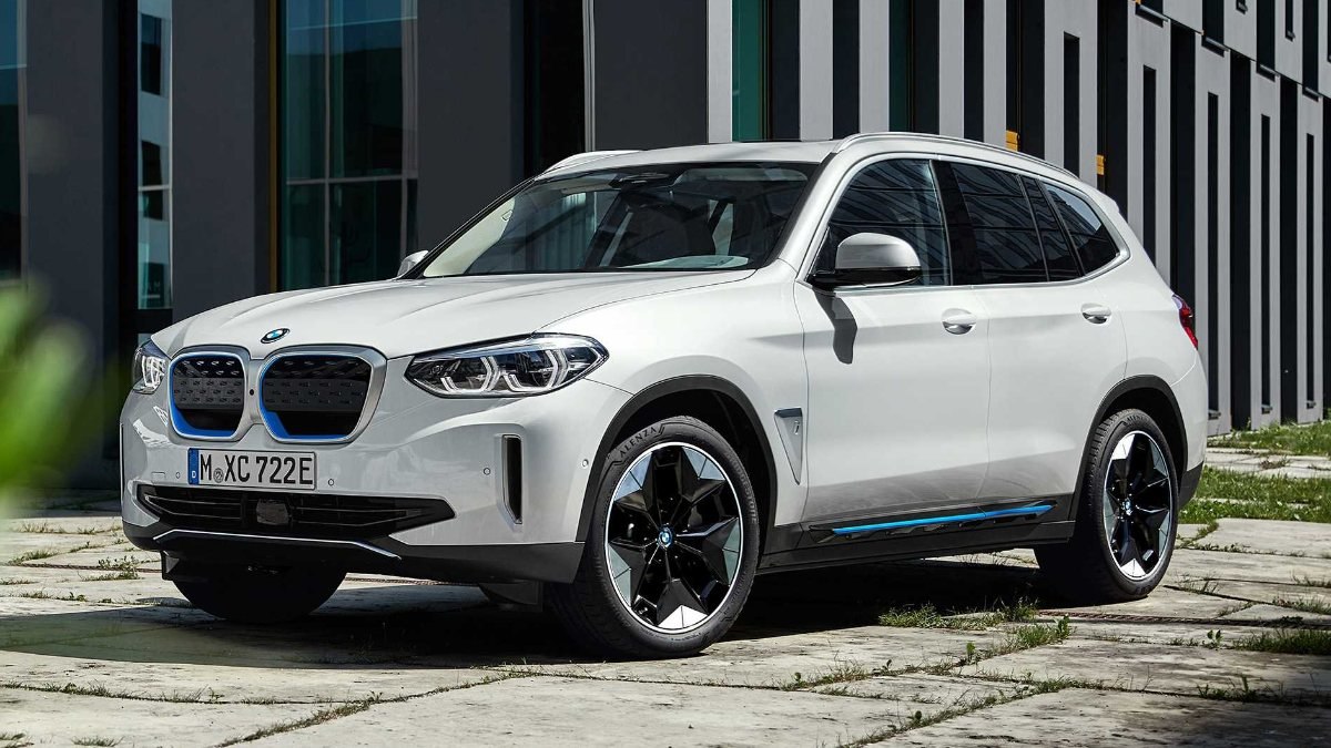 BMWnin ilk elektrikli SUV modeli iX3, Türkiyede ön siparişe açıldı