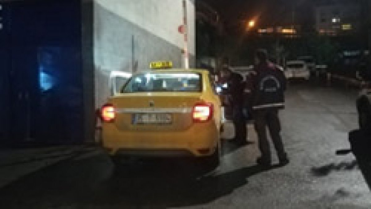 İzmir’de taksi şoförünü bıçaklayıp aracıyla kaçtılar