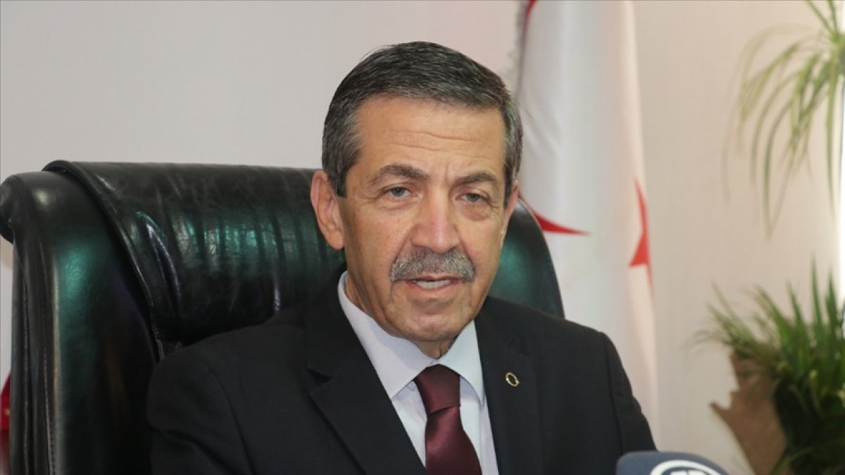 KKTC Dışişleri Bakanı Ertuğruloğlu: Federasyonu görüşmek söz konusu değildir