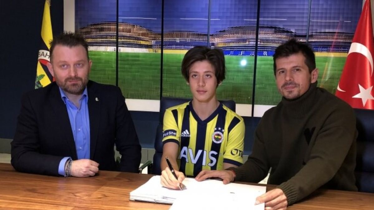 Fenerbahçe'de Arda Güler profesyonel sözleşme imzaladı