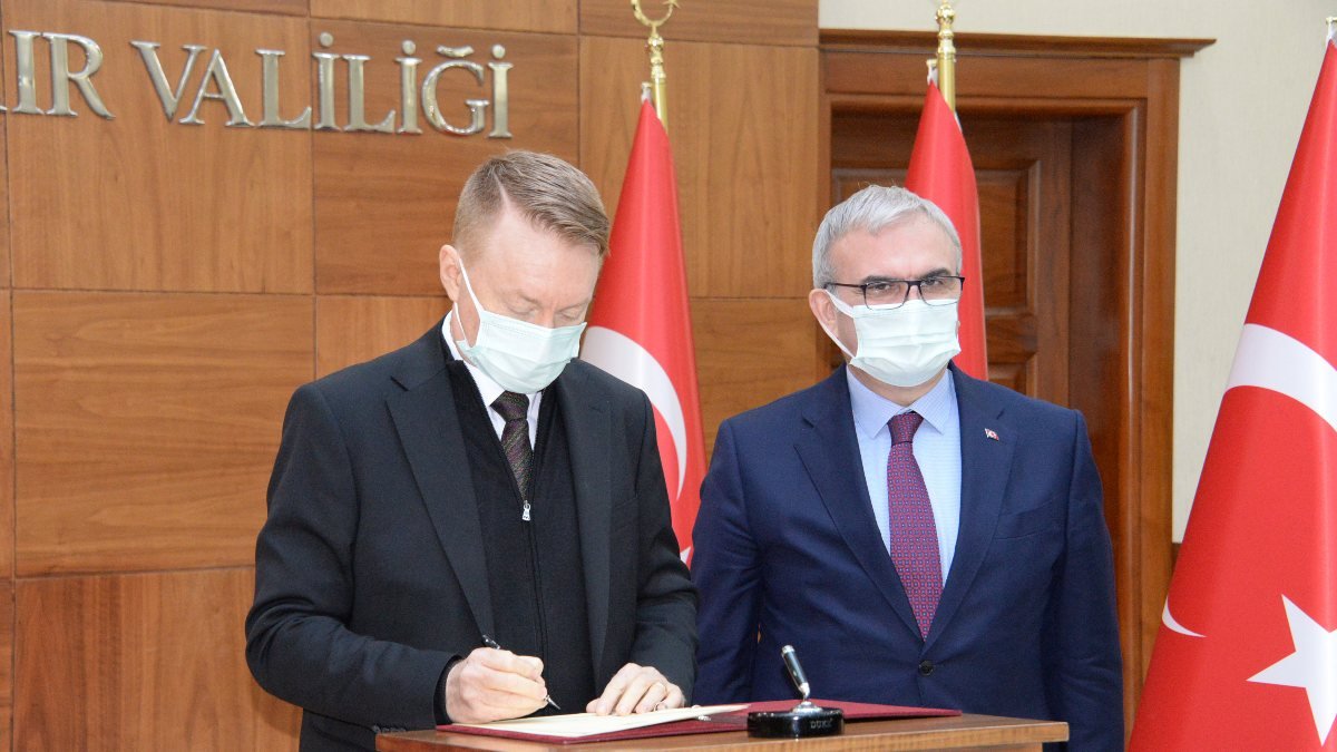 Avustralya Büyükelçisi, Diyarbakır'da Türkiye'nin sağlık sistemini övdü
