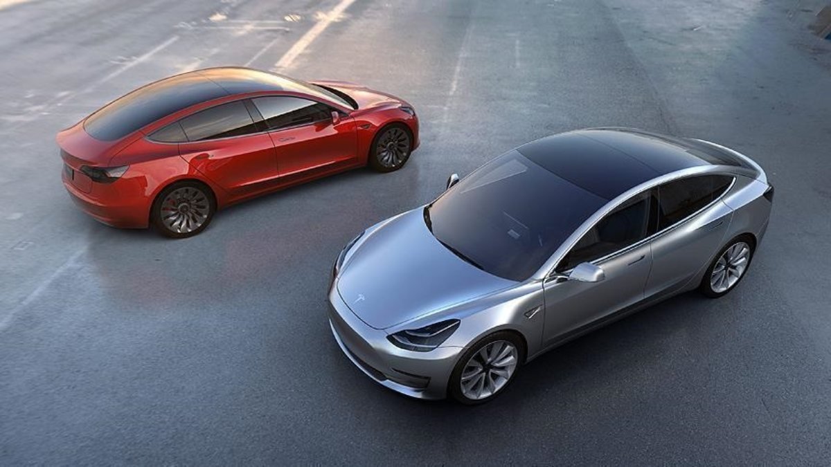 Tesla Model S araçlardaki dokunmatik panelde güvenlik riski var