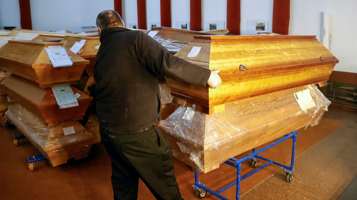 Almanya'da krematoryumlar, koronavirüsten ölenlerin cesetleriyle doldu