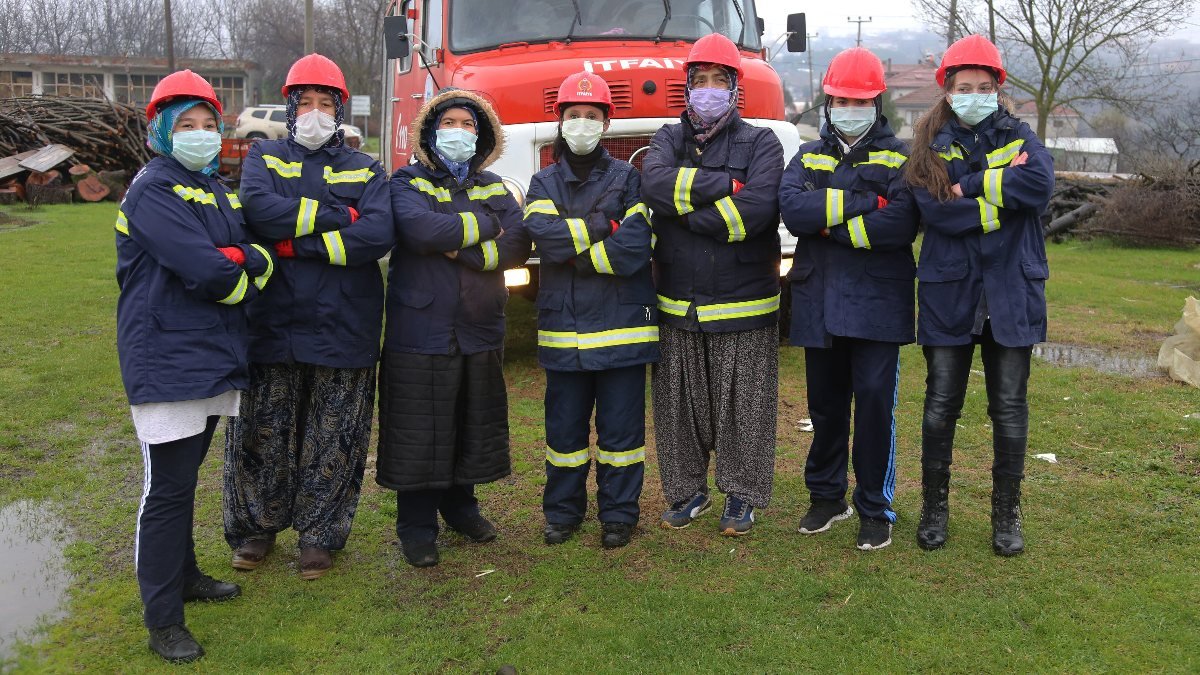 Kocaeli'de 15 itfaiyeci kadın, köylerini alevlerden koruyor