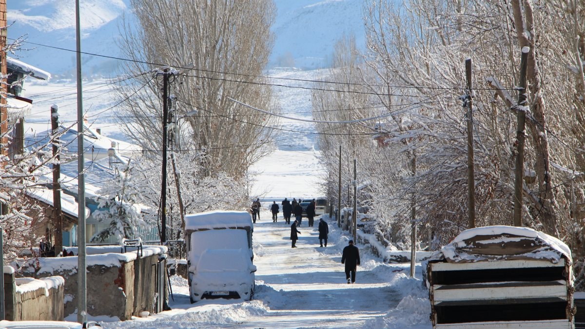 Karlıova'da kara rağmen kuraklık korkusu yaşanıyor