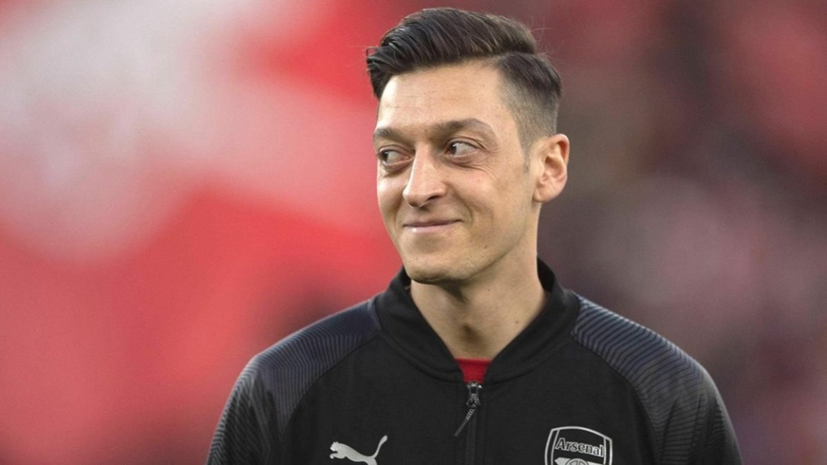 Fenerbahçe'den taraftarları heyecanlandıran 'Mesut Özil' paylaşımı