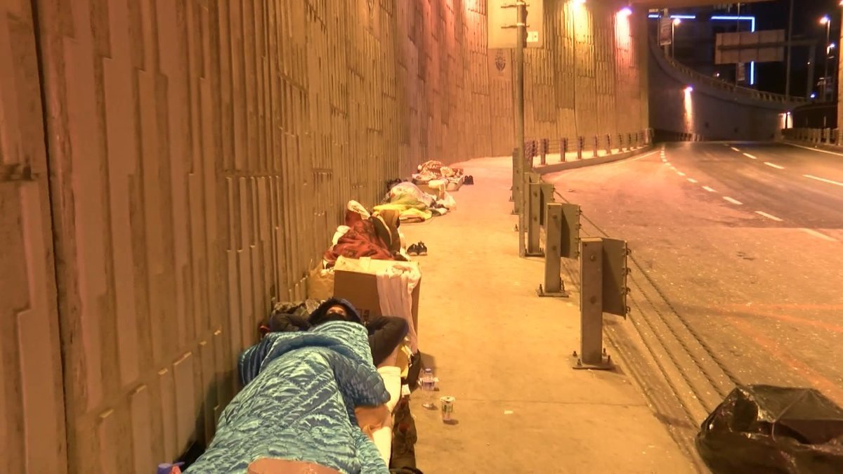 İstanbul'da evsizlerin zor gecesi