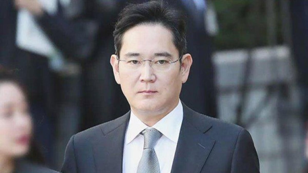 Samsung'un başkan yardımcı Jay Y. Lee, 2.5 yıl hapis cezasına çarptırıldı