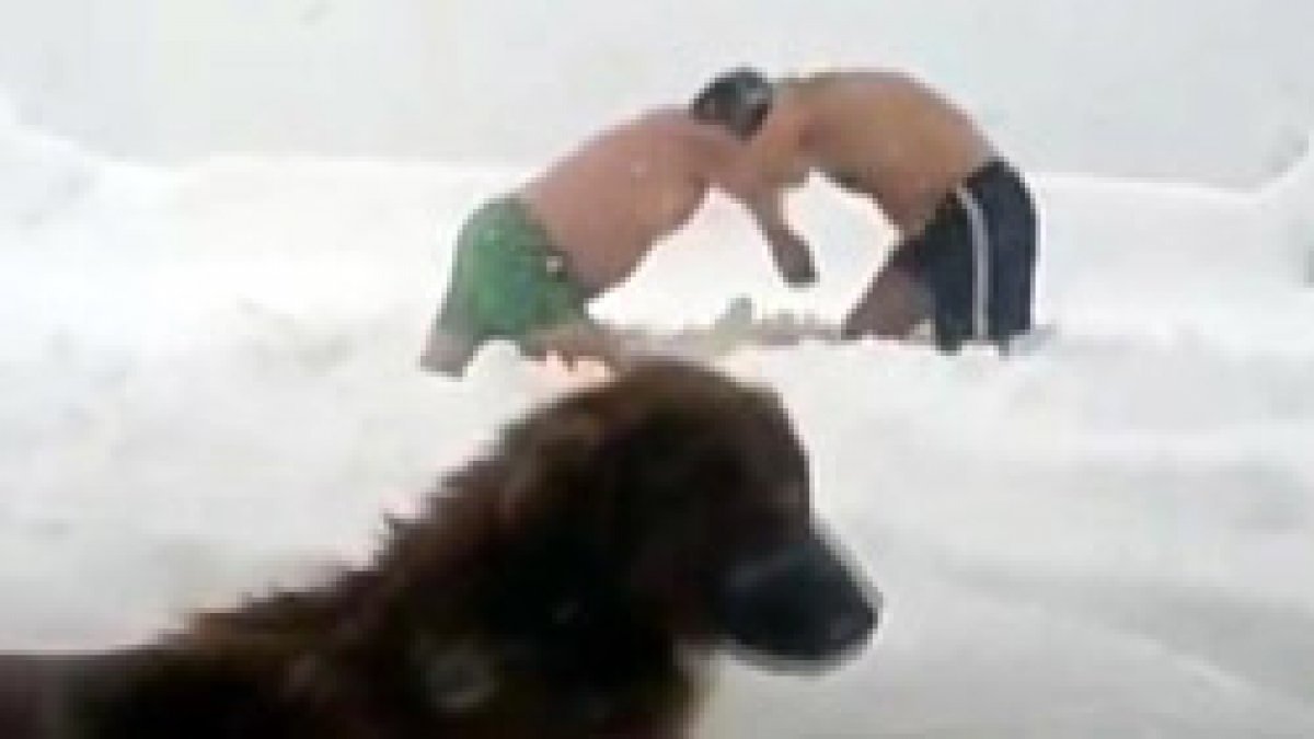 Zonguldak'ta kar üzerinde güreş